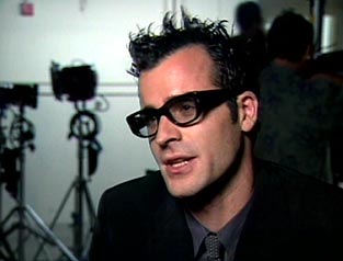Justin Theroux in interview (dinner party set)
