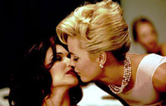 Camilla kissing blond girl